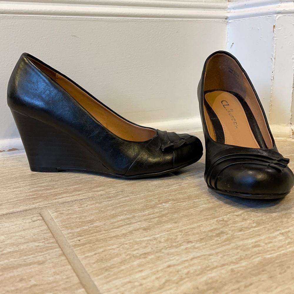 Size 5.5 Chinese Laundry wedge heels